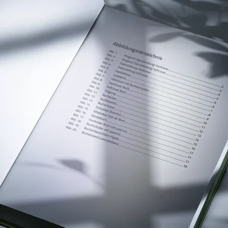 Buch offen mit Abbildungsverzeichnis